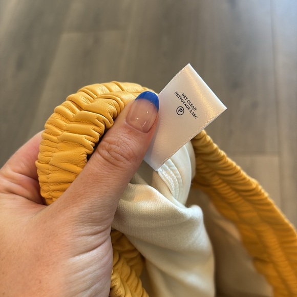 NWT ALC RYDER FAUX LEATHER SHORTS YELLOW Size Medium - Picture 10 of 12